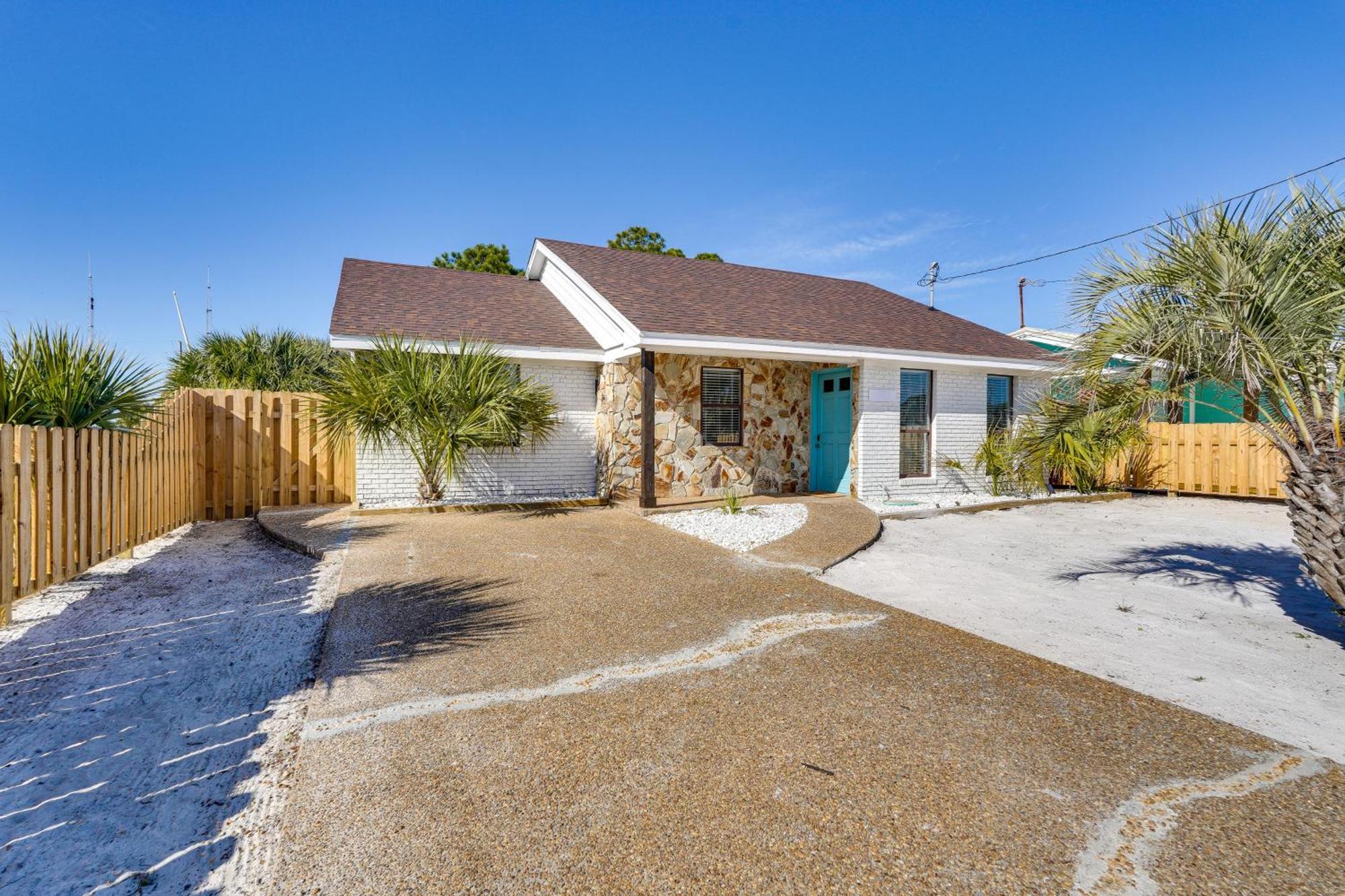 Panama House With Patio, Walk To Ocean